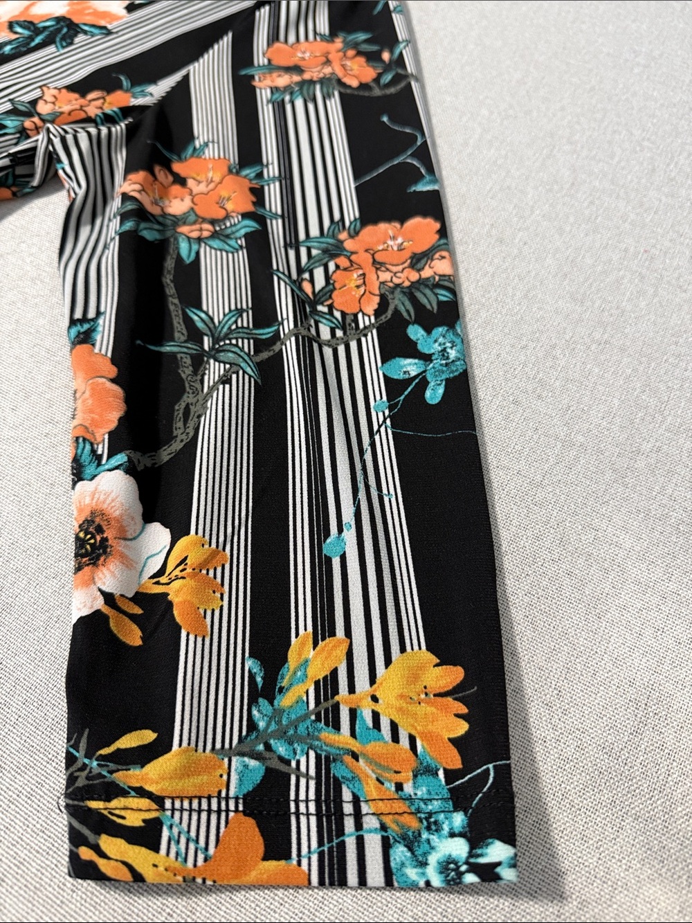 Chico's Black and Teal Floral Tunic Size 2(L) - Picture 13 of 15